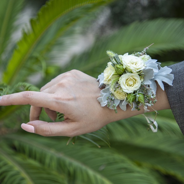 دستبند گل عروس